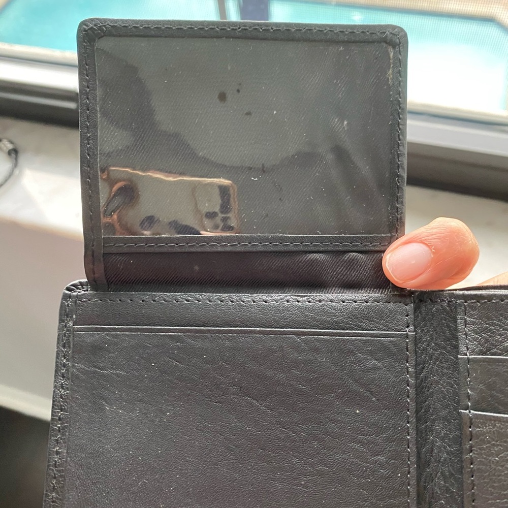 Perry Ellis Wallet - Picture 6 of 8